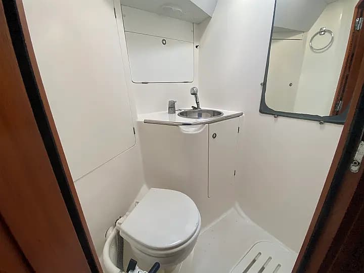 Sun Odyssey 42.2 in Punta Ala - Photo 4