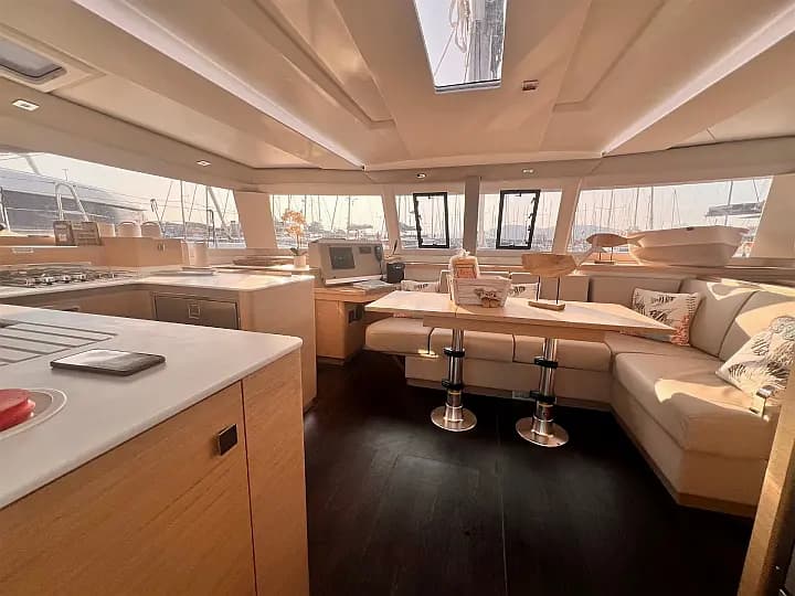 Astréa 42 in Sardinia / Olbia / Marina Golfo Cugnana - Photo 3