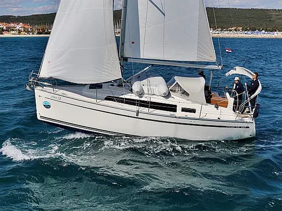 Bavaria Cruiser 33 in Sukošan / D-Marin Dalmacija Marina - Photo 1