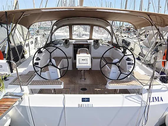 Bavaria C42 in Paros port - Photo 1