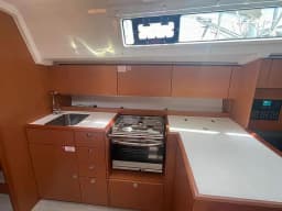 Bavaria C42 in Paros port thumbnail 10