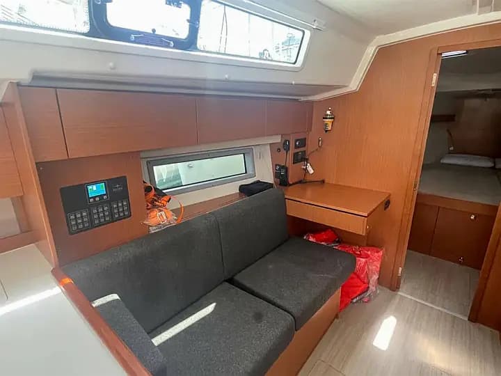 Bavaria C42 in Paros port - Photo 4