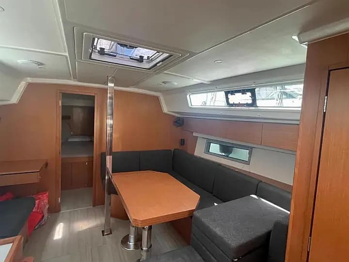 Bavaria C42 in Paros port - Photo 5