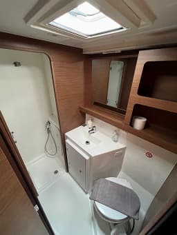 Lagoon 42 in Athens / Alimos Marina thumbnail 4