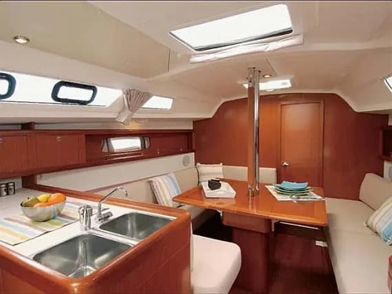 Oceanis 34 in Lefkada / Port of Lefkas - Photo 3