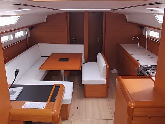 Sun Odyssey 519 in Sitges - Barcelona / Port d'Aiguadolç - Photo 3