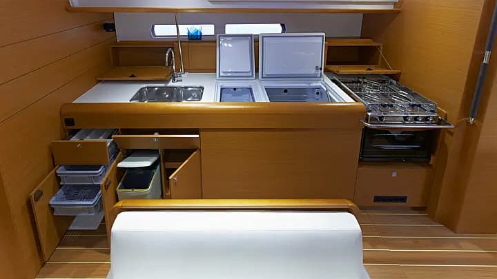 Sun Odyssey 469 in Great Abaco / Marsh Harbour / Beach Resort Marina - Photo 5