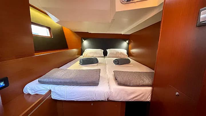 Oceanis 51.1 in Athens / Alimos Marina - Photo 4
