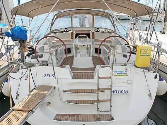 Jeanneau 53 in Lavrion Main Port - Photo 1