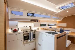 Sun Odyssey 415 in Opatija / Marina Admiral thumbnail 8