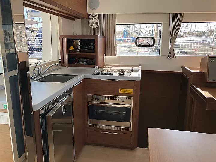 Lagoon 40 in Rome / Marina di Nettuno - Photo 4