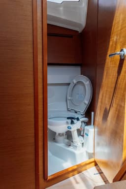 Sun Odyssey 410 in Kos / Marina Kos thumbnail 7