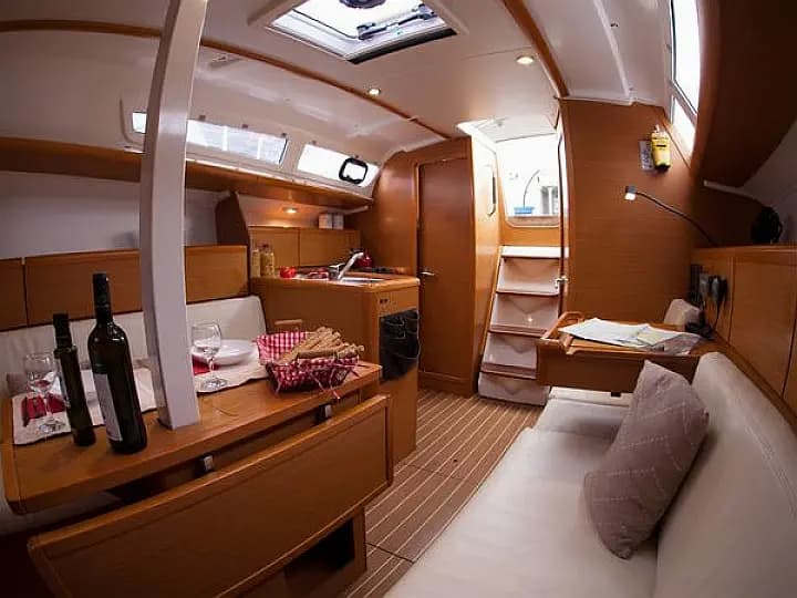 Sun Odyssey 33i in Athens / Marina Delta Kallithea - Photo 4