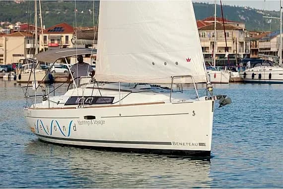 Oceanis 31 in Lefkada / D-Marin Marina Lefkas - image 1
