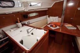 Oceanis 31 in Lefkada / D-Marin Marina Lefkas thumbnail 6