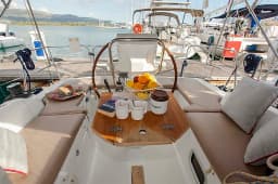 Oceanis 31 in Lefkada / D-Marin Marina Lefkas thumbnail 8
