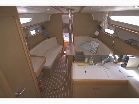 Sun Odyssey 36i in Pachi, Megara / Port of Pachi - Photo 3