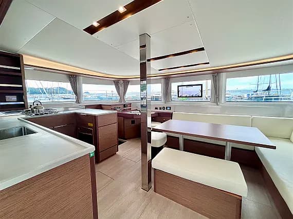 Lagoon 46 in Sicily / Capo d'Orlando Marina - Photo 3