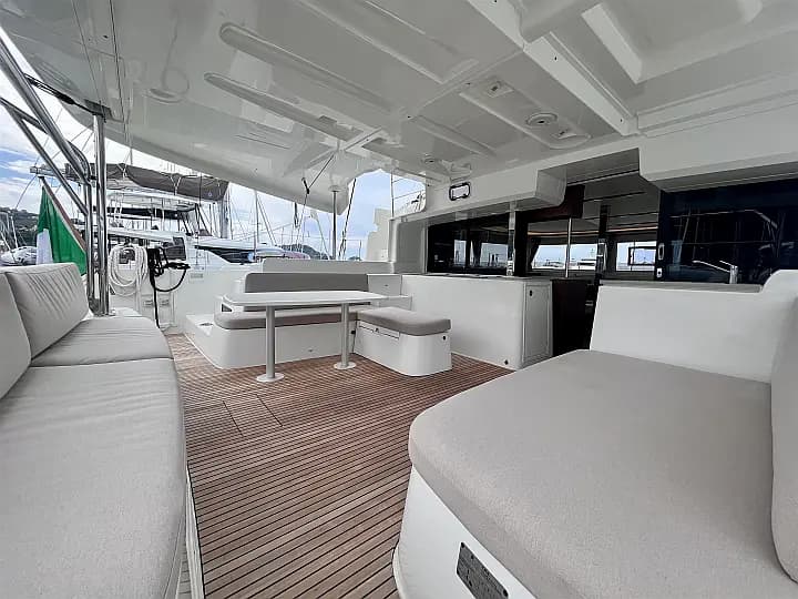 Lagoon 46 in Sicily / Capo d'Orlando Marina - Photo 4