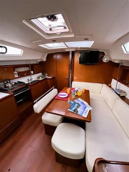 Oceanis 43 in Lavrion Main Port thumbnail 18