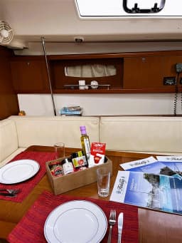Oceanis 43 in Lavrion Main Port thumbnail 19