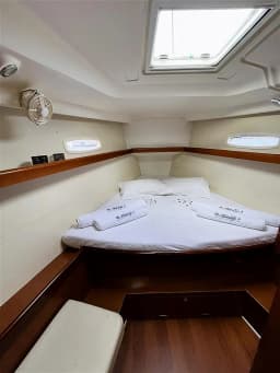 Oceanis 43 in Lavrion Main Port thumbnail 20
