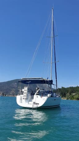Oceanis 43 in Lavrion Main Port thumbnail 6