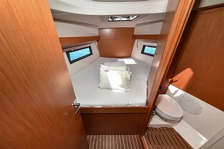 Bavaria C38 in Sukošan / D-Marin Dalmacija Marina - Photo 4