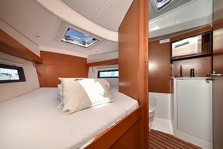 Bavaria C38 in Sukošan / D-Marin Dalmacija Marina - Photo 5