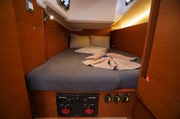 Sun Odyssey 410 in Rhodes New Marina thumbnail 12