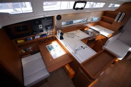 Sun Odyssey 410 in Rhodes New Marina thumbnail 9