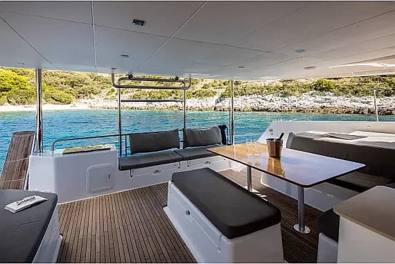 Dufour Catamaran 48 in Salerno / Marina d'Arechi - Photo 3