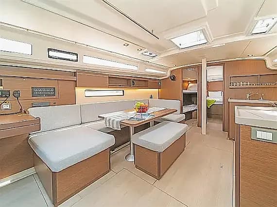 Oceanis 40.1 in Athens / Alimos Marina - Photo 3