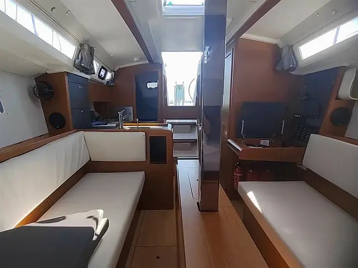 Sun Odyssey 349 in Pula / Marina Polesana - Photo 5