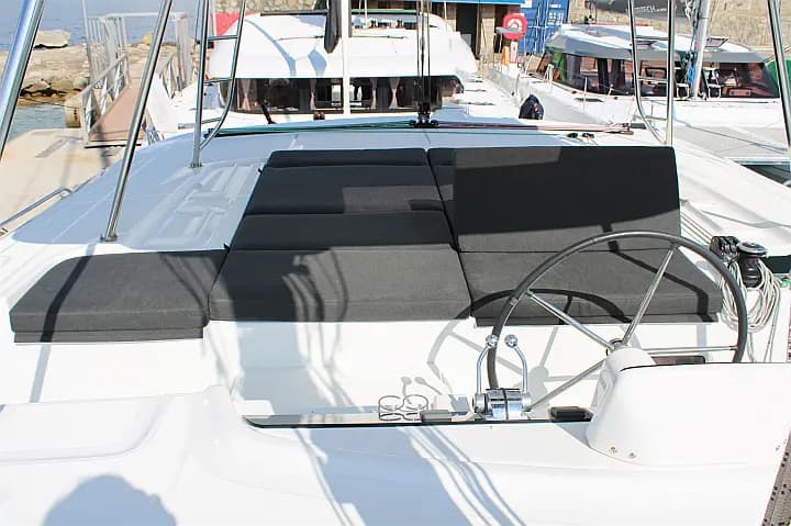 Lagoon 46 in Corsica / Ajaccio / Port Tino Rossi - Photo 5