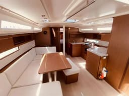 Oceanis 40.1 in Lefkada / Port of Lefkas thumbnail 2