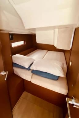 Oceanis 40.1 in Lefkada / Port of Lefkas thumbnail 5