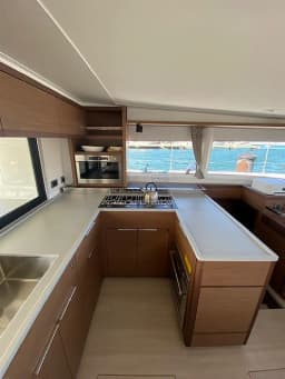 Lagoon 46 in Mallorca / Palma de Mallorca / La Lonja Marina Charter thumbnail 5