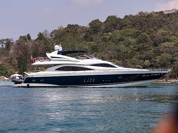 Sunseeker 90 in Phuket / Ao Po Grand Marina - image 1