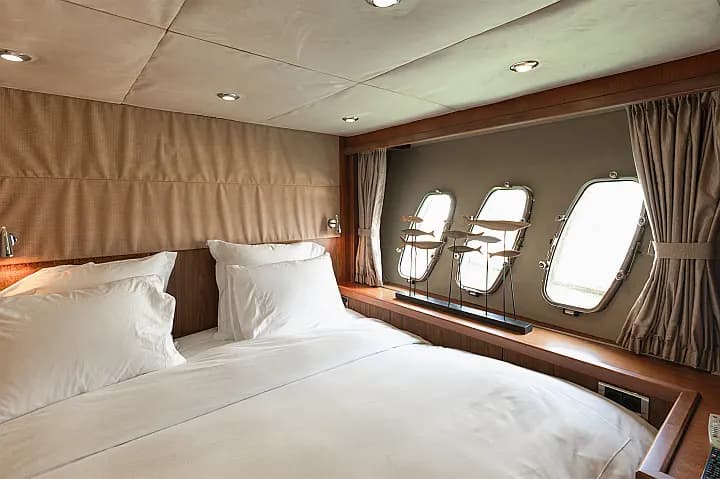 Sunseeker 90 in Phuket / Ao Po Grand Marina - Photo 4