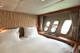 Sunseeker 90 in Phuket / Ao Po Grand Marina thumbnail 3