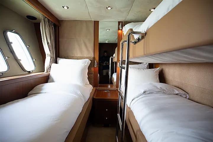 Sunseeker 90 in Phuket / Ao Po Grand Marina - Photo 5