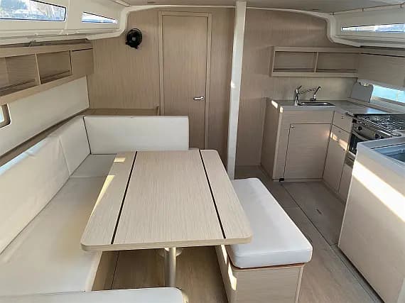Oceanis 40.1 in Athens / Alimos Marina - Photo 3