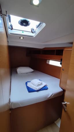 Sun Odyssey 469 in Volos / Port of Volos thumbnail 11