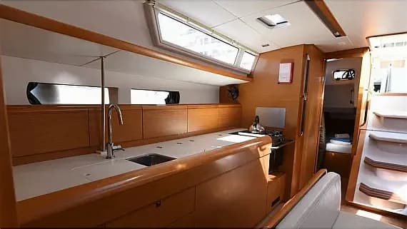 Sun Odyssey 469 in Volos / Port of Volos - Photo 3