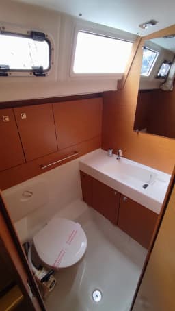 Sun Odyssey 469 in Volos / Port of Volos thumbnail 8