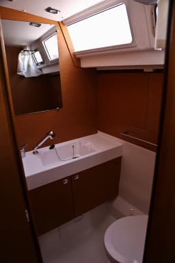 Sun Odyssey 469 in Volos / Port of Volos thumbnail 9