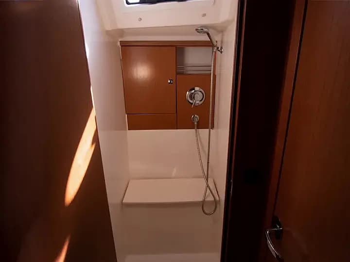 Bavaria 46 Cruiser in Lefkada / Nikiana Marina - Photo 3