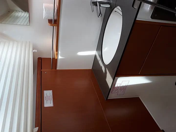 Bavaria Cruiser 37 in Sukošan / D-Marin Dalmacija Marina - Photo 4
