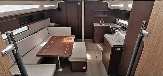 Oceanis 40.1 in Kefalonia / Sami Port - Photo 3
